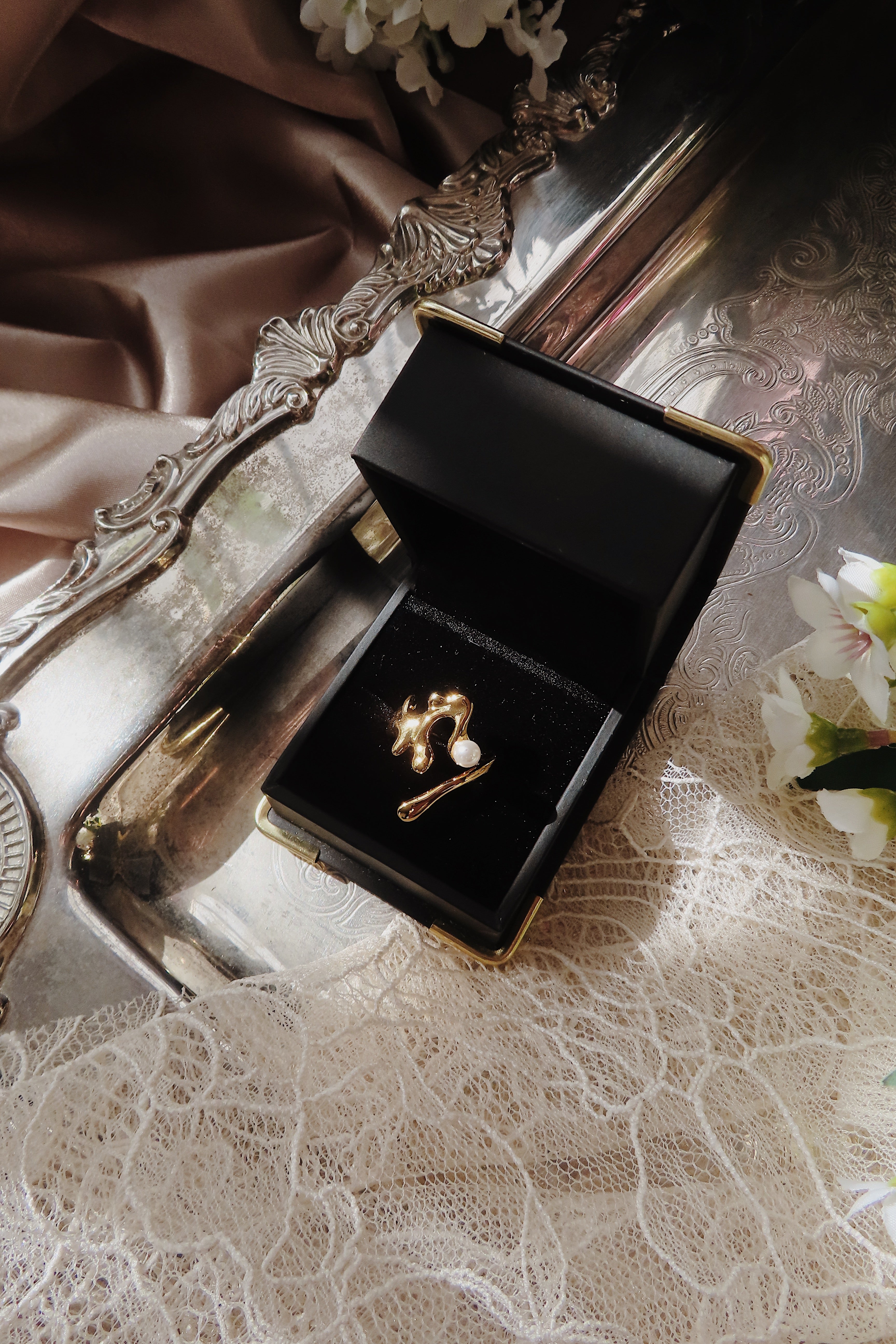 The Pearl Muse Ring